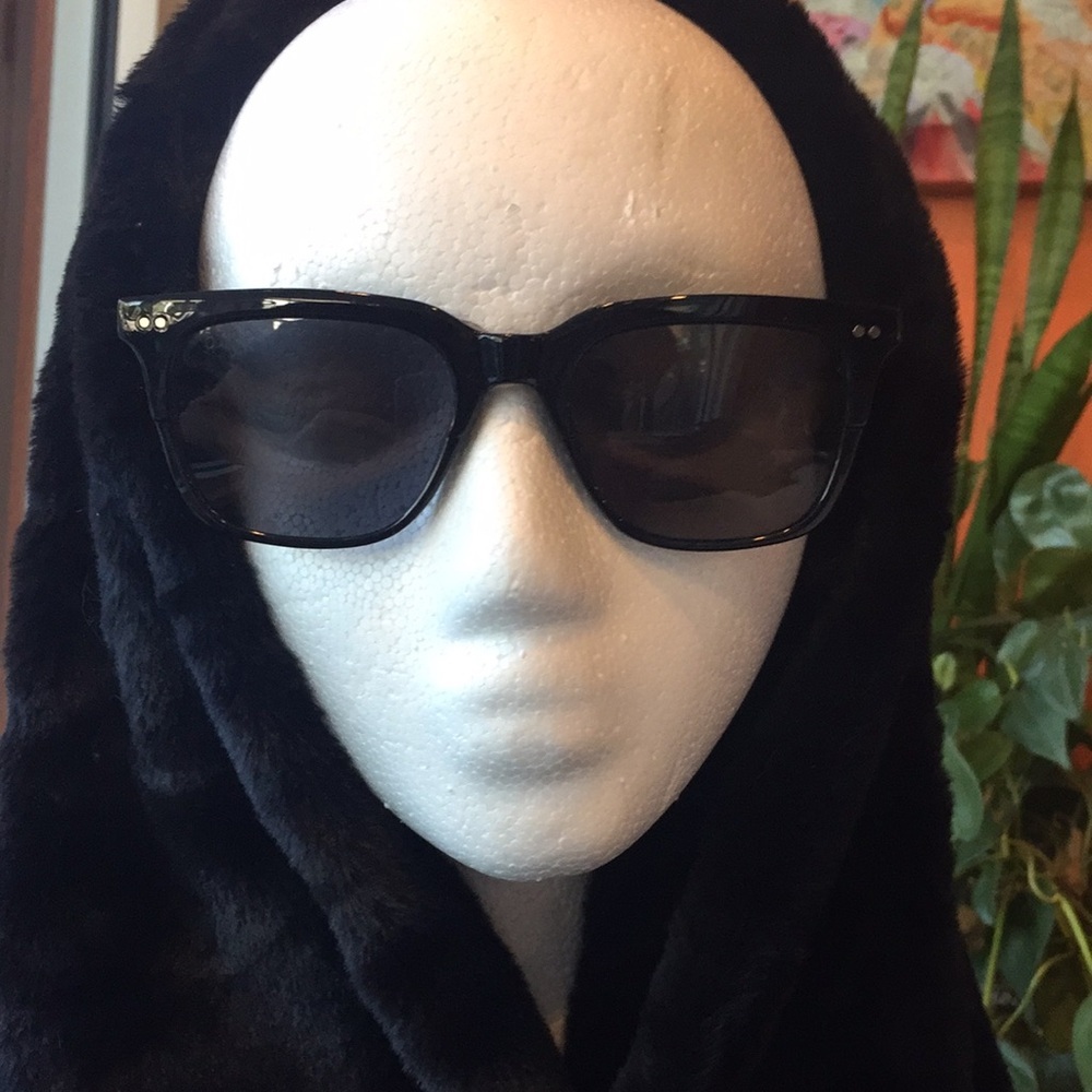 Diff Sunglasses, Block. In good Preloved condition